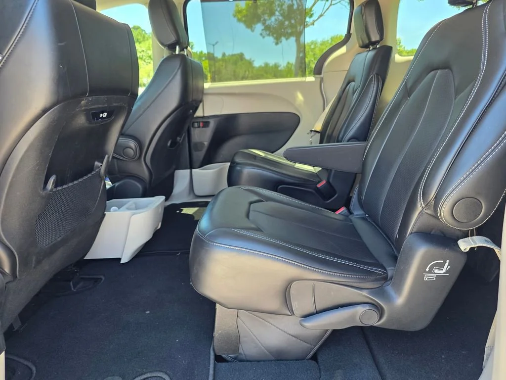 Used 2024  Chrysler Touring L image 29