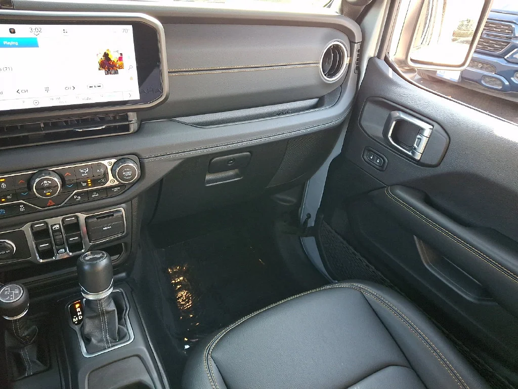Used 2024 Silver Jeep Sahara 4xe image 17