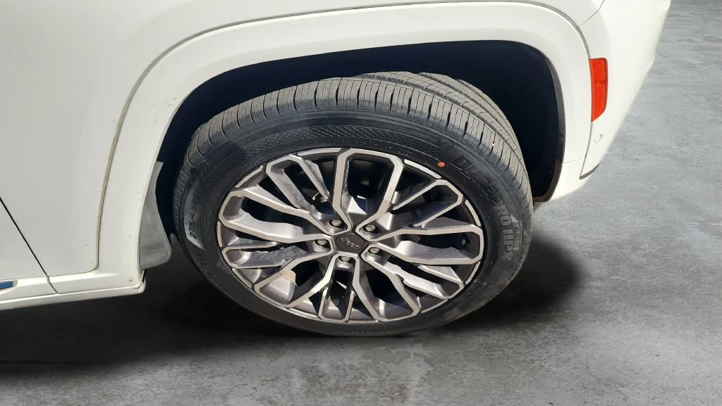 Used 2023 White Jeep Summit image 9