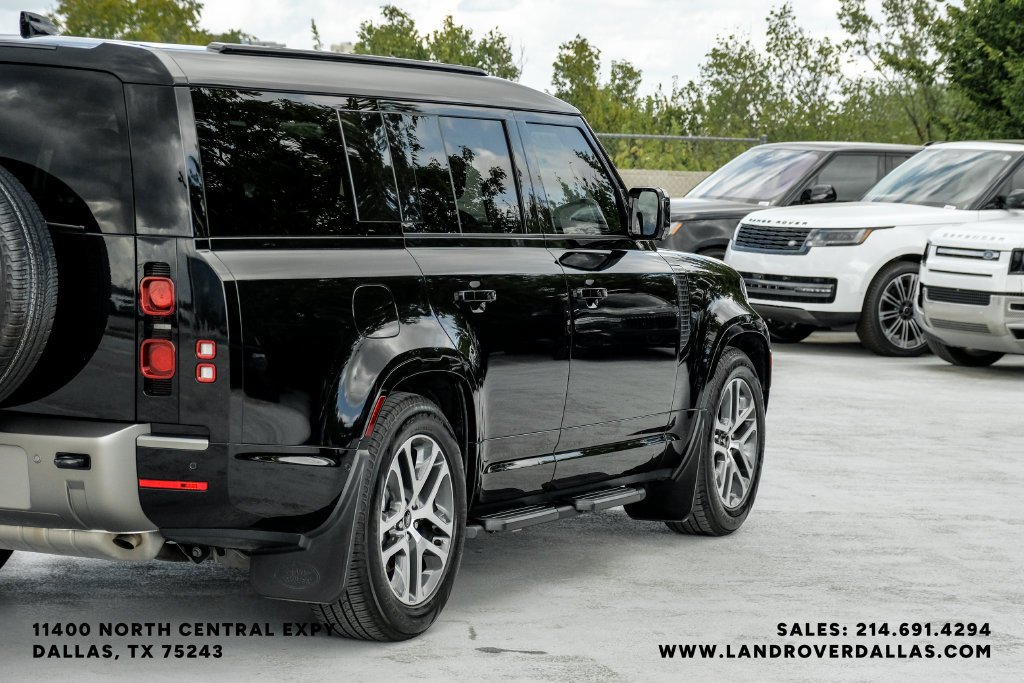 Used 2025 Black Land Rover X-Dynamic SE image 10