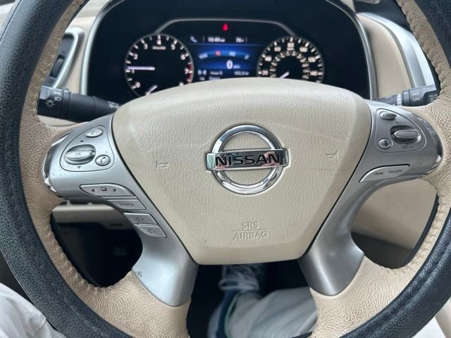 Used 2016 Red Nissan Platinum image 7