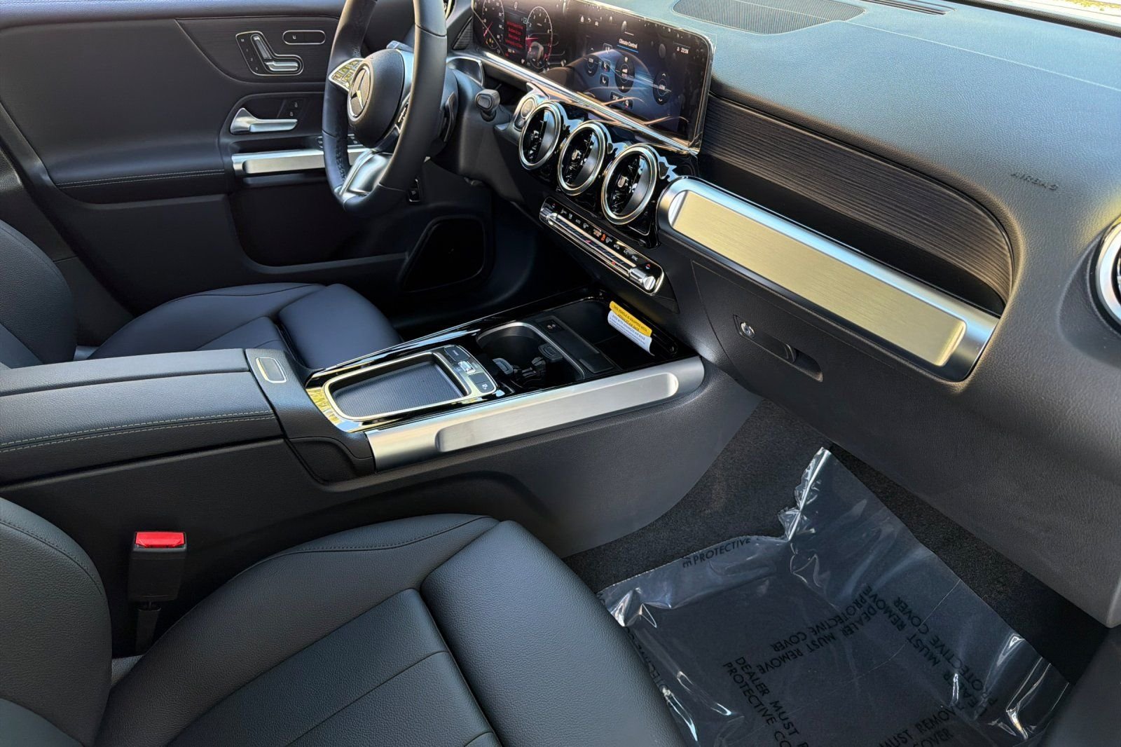 New 2026 Polar White Mercedes-Benz GLB 250 image 7