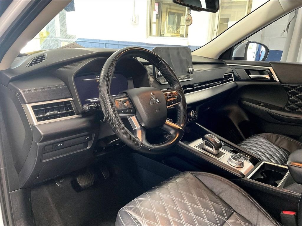 Used 2022 White Mitsubishi SEL image 8