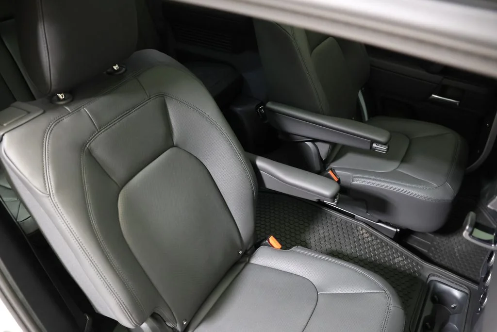 2026 Land Rover Defender X-Dynamic SE - Photo 46