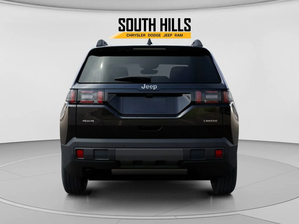 New 2026 Diamond Black Crystal Pearl-Coat Exterior Paint Jeep Laredo image 7