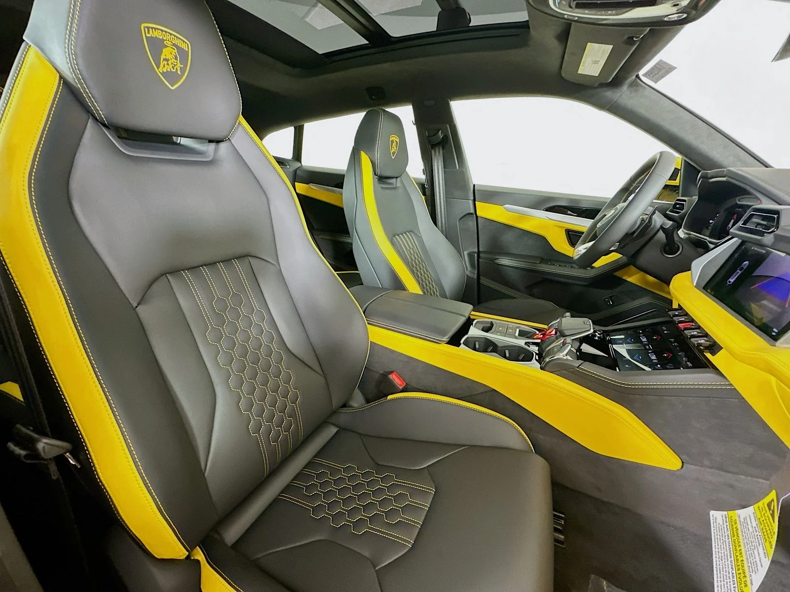 Used 2025 Yellow Lamborghini  image 38