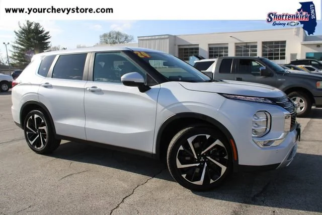 2024 Mitsubishi Outlander SE 2WD's photo