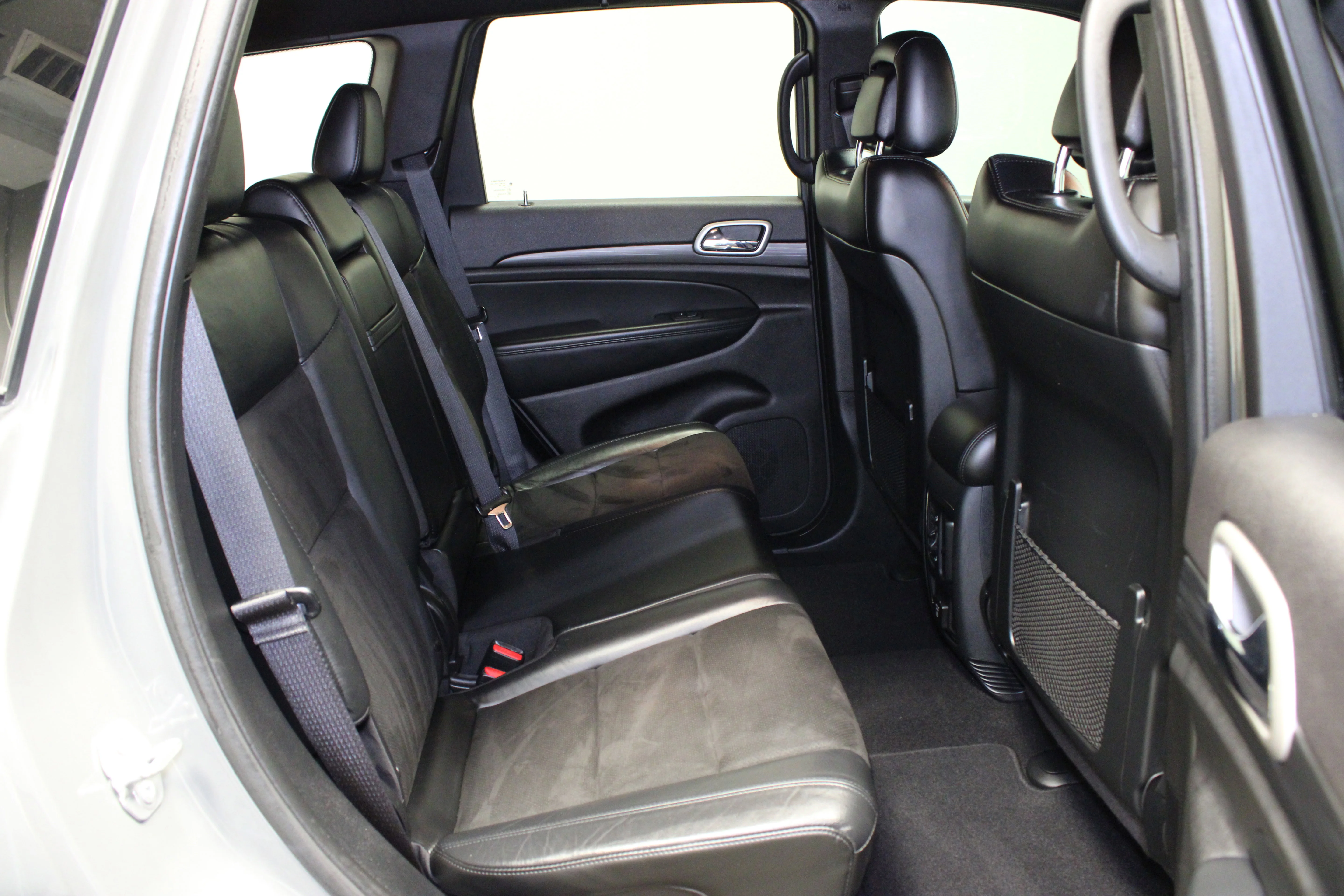 Used 2020 Sting-Gray Clearcoat Jeep Altitude image 16
