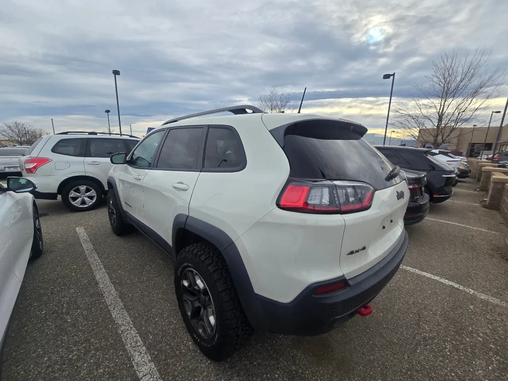 Used 2019 Pearl White Pearlcoat Jeep Trailhawk image 25