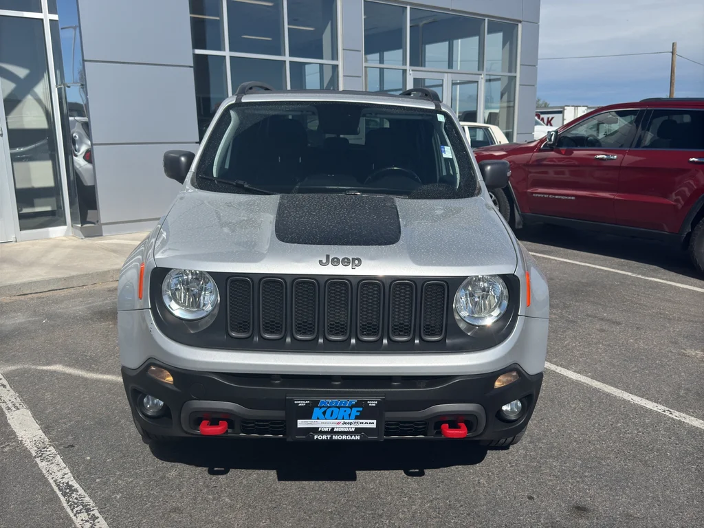 Used 2018 Glacier Metallic Jeep Trailhawk image 8