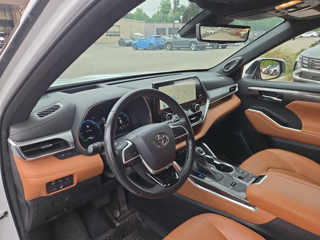 Used 2023 Wind Chill Pearl Toyota Hybrid Platinum image 10