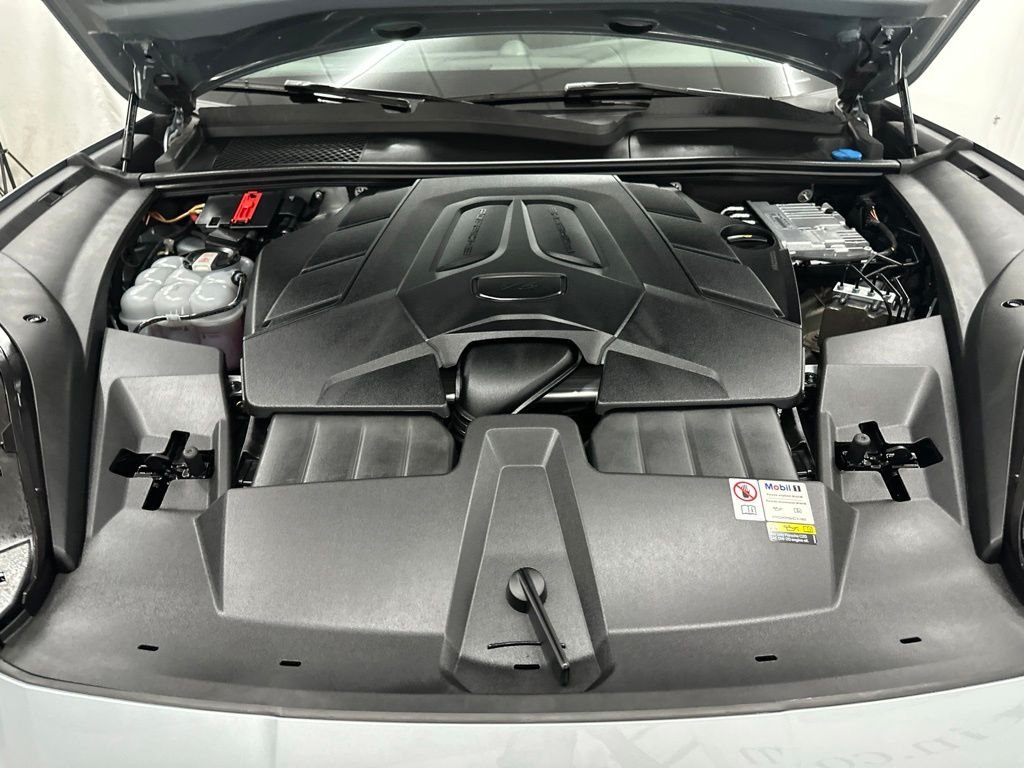 Used 2024  Porsche Base image 12