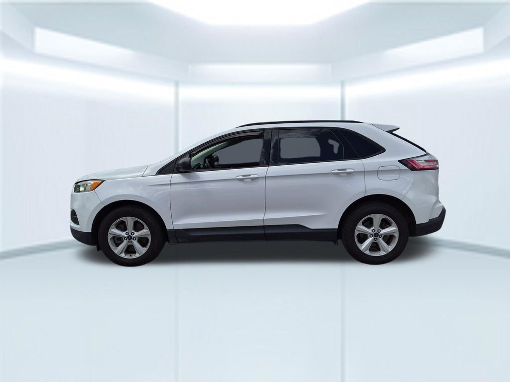 Used 2021 White Ford SE image 2