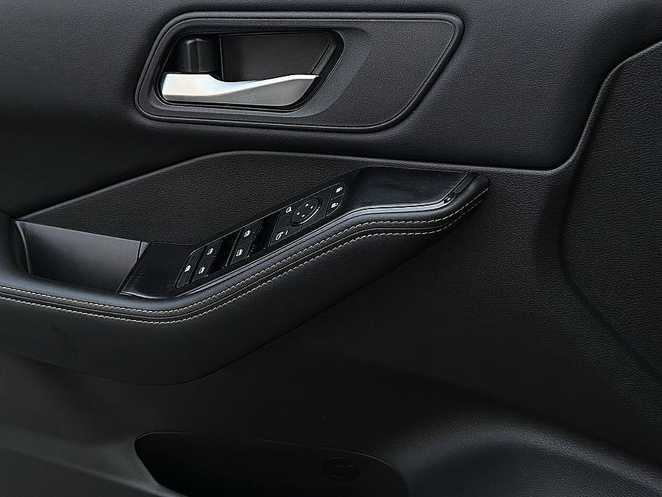 Used 2025 Gun Metallic Nissan SV image 21