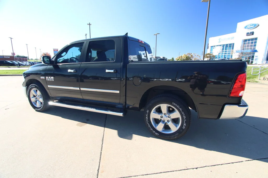 Used 2018 Brilliant Black Crystal Pearlcoat Ram Big Horn image 15
