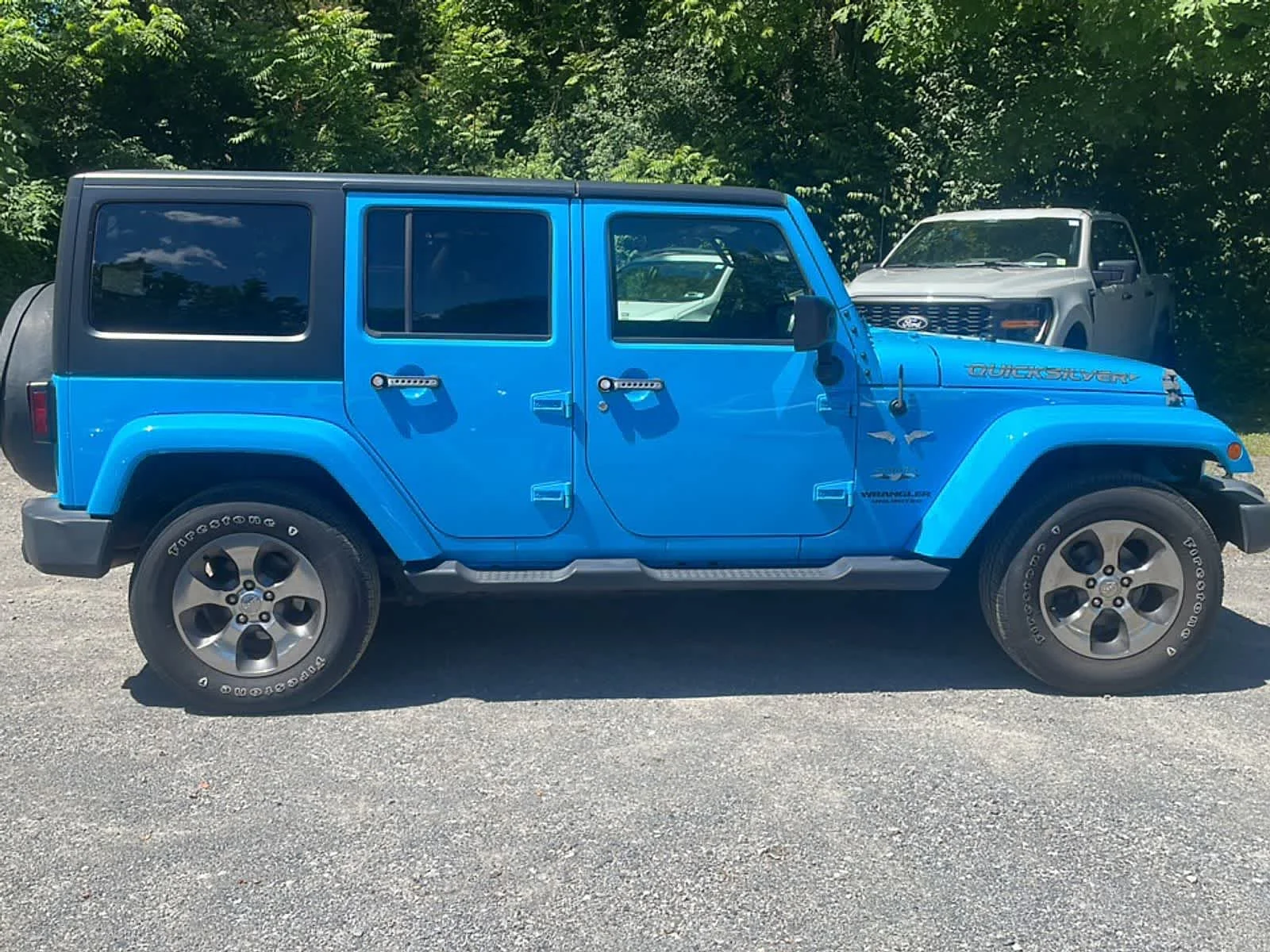 Used 2017 Chief Clearcoat Jeep Sahara image 8