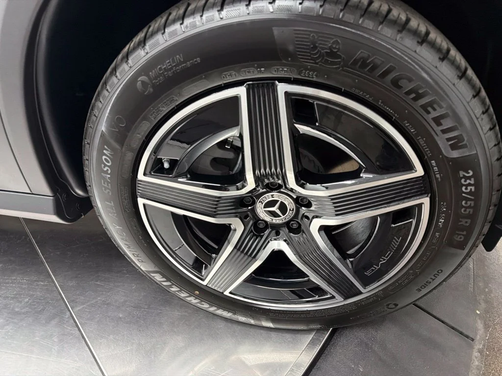 New 2027 Gray Mercedes-Benz GLC 300 image 9