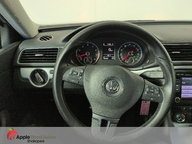 Used 2013 Silver Volkswagen 2.5 SE image 16