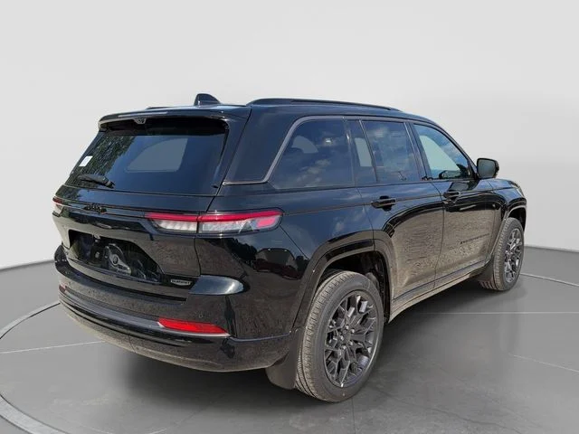New 2026 Diamond Black Crystal Pearl-Coat Exterior Paint Jeep Summit image 4