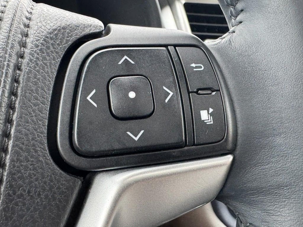 Used 2014 Silver Toyota XLE V6 image 19