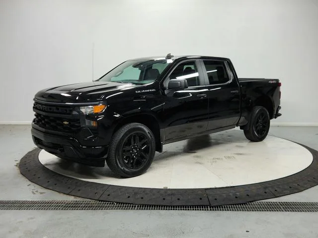 Used 2023 Black Chevrolet Custom image 4