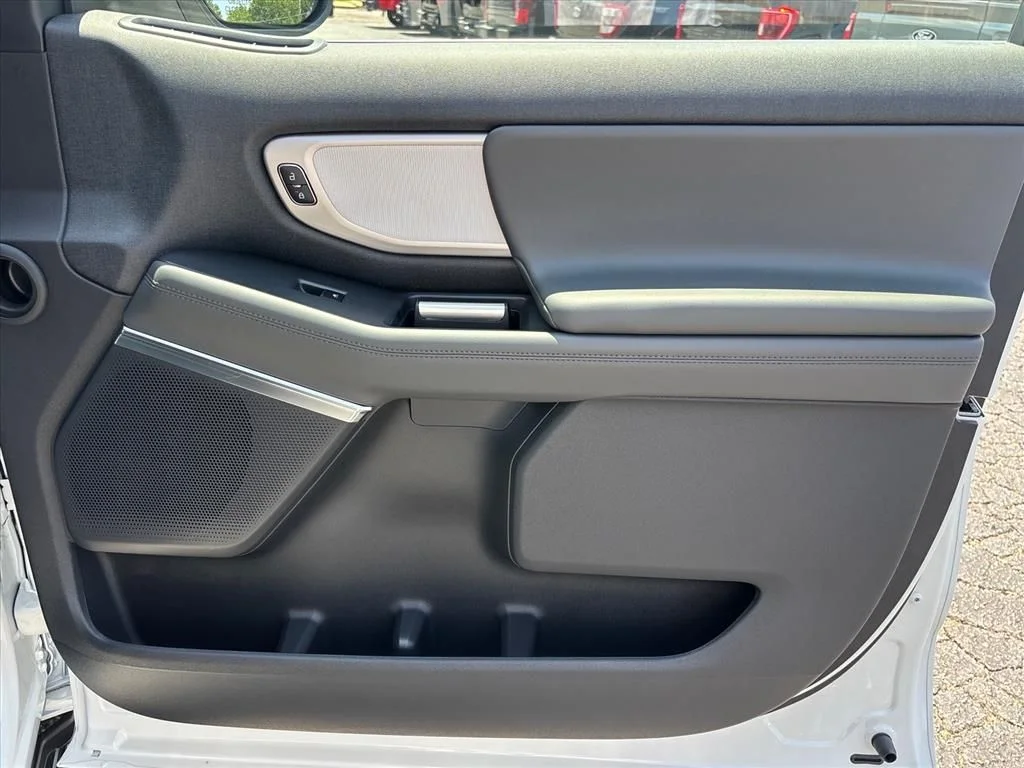 New 2027 Star White Metallic Tri-Coat Ford Active image 13