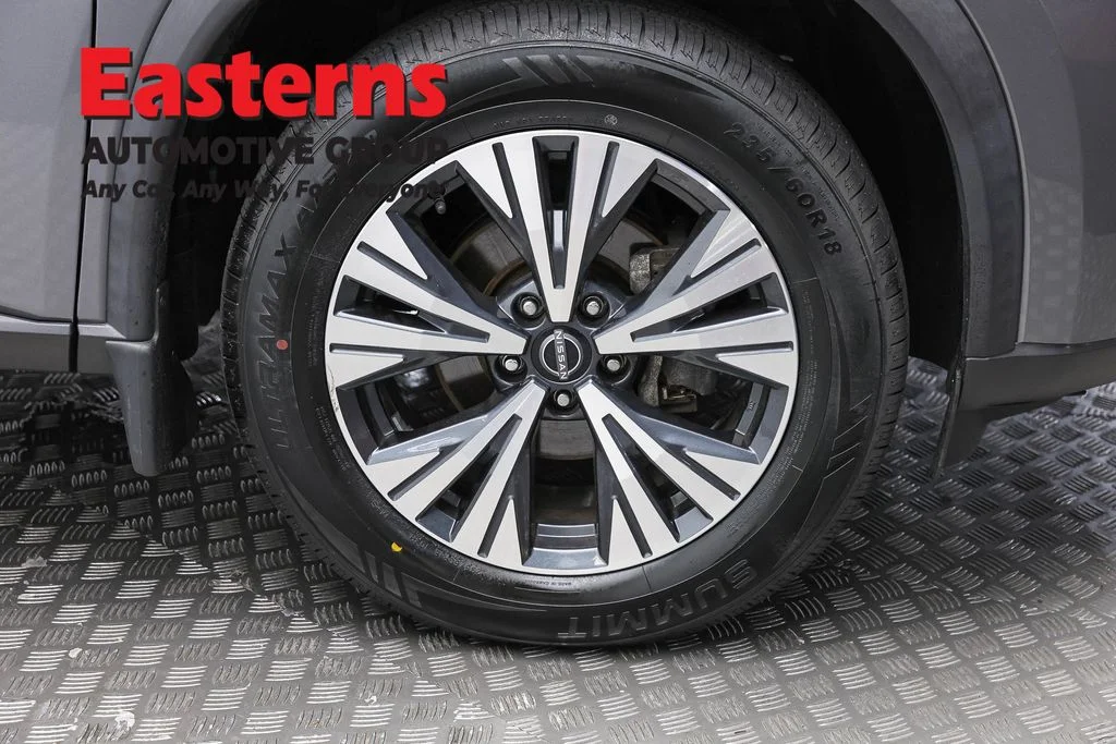 Used 2023 Gray Nissan SV image 31