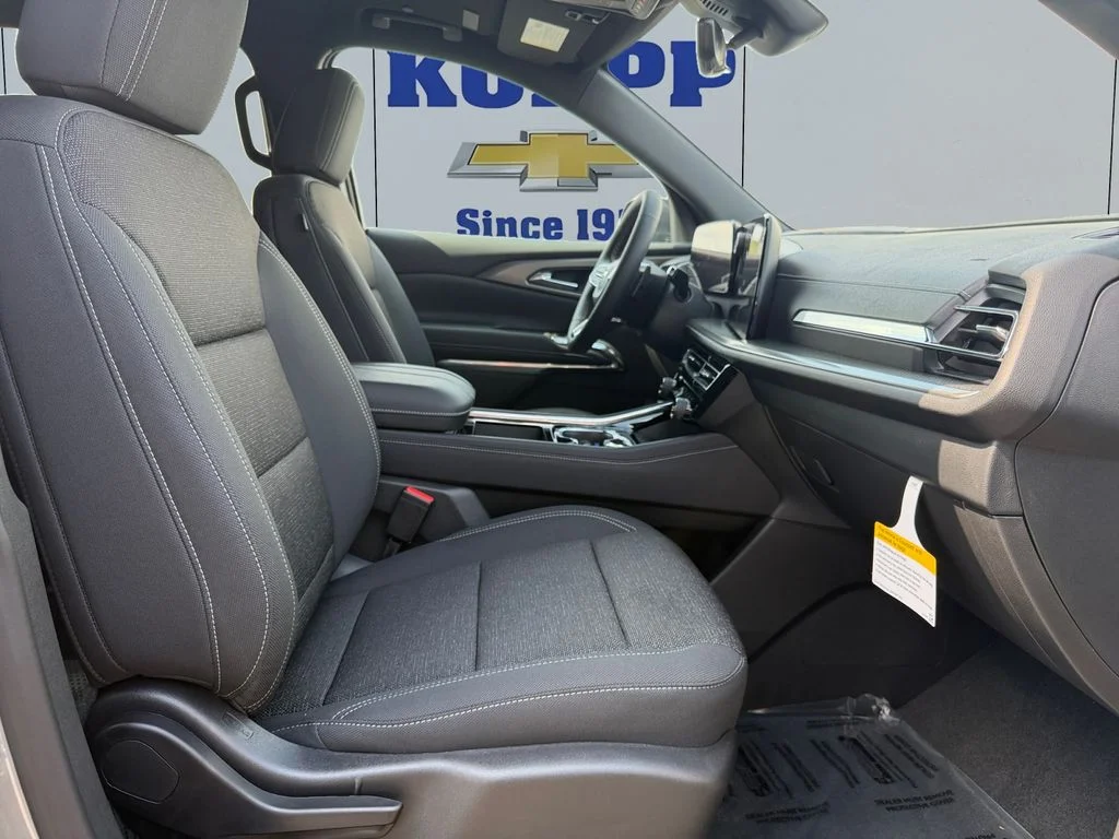 New 2027 Sterling Gray Metallic Chevrolet LT image 17