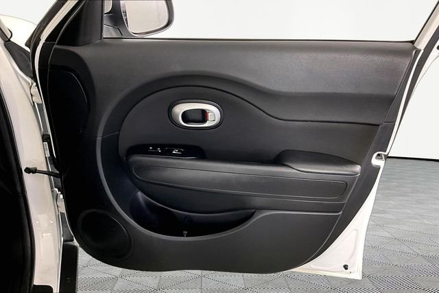 Used 2018 White Kia Plus image 25