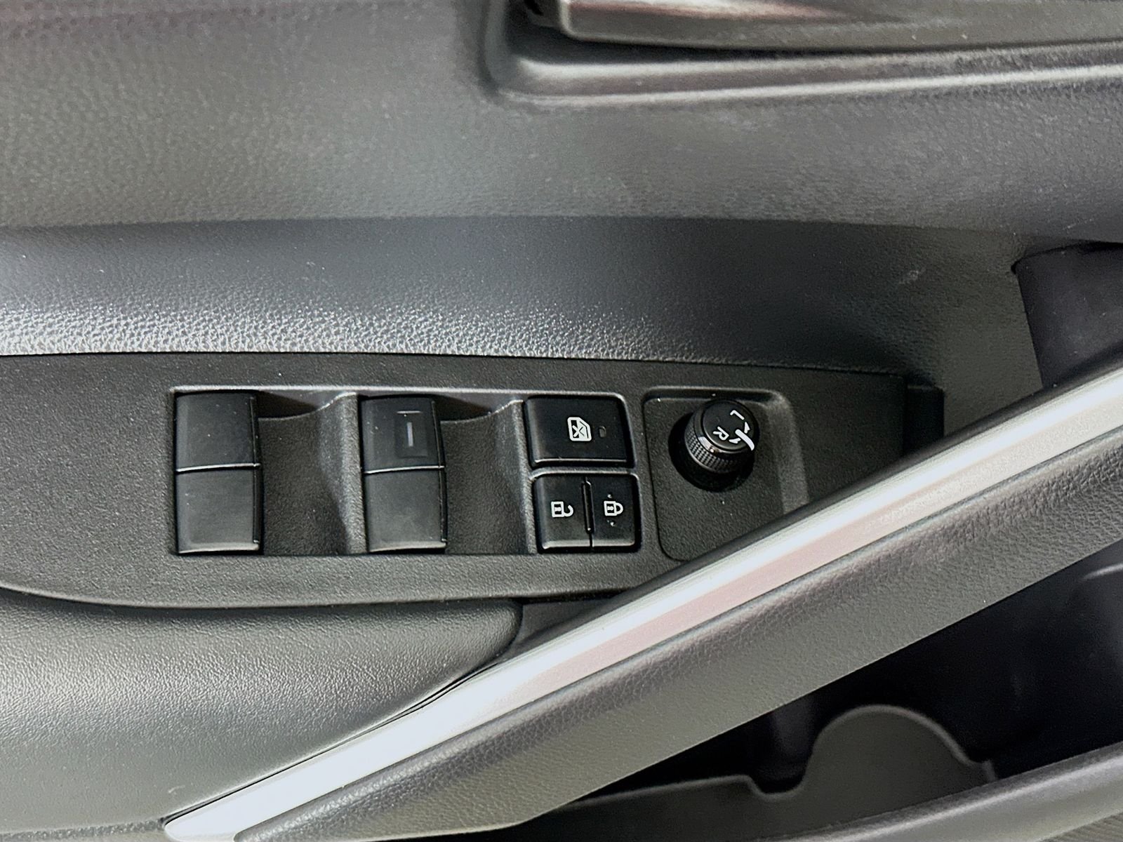 Used 2024 Pearl Toyota Hybrid SE image 18