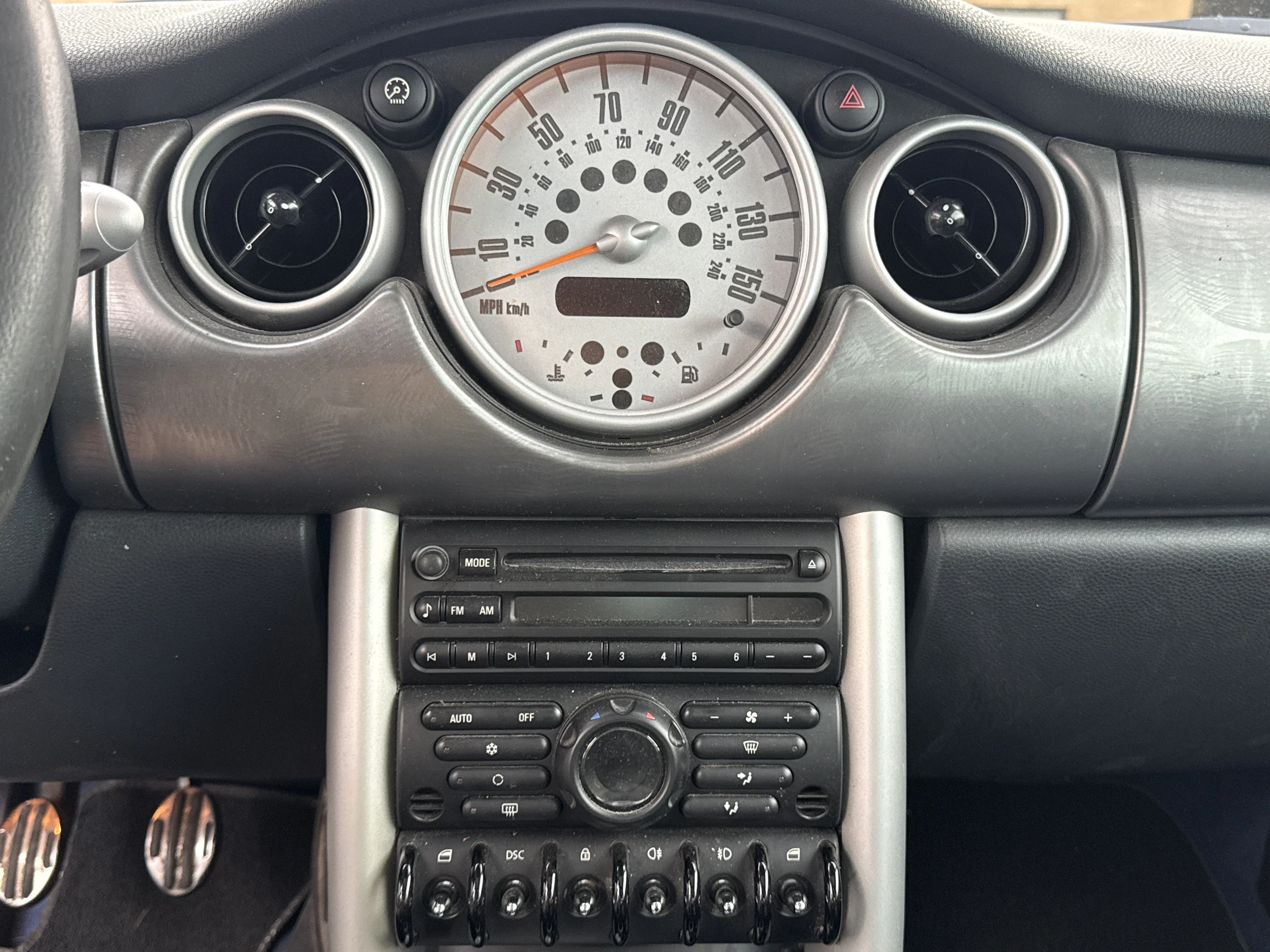 Used 2004  MINI S image 4