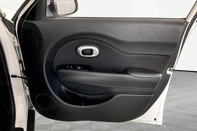 Used 2018 White Kia Plus image 25