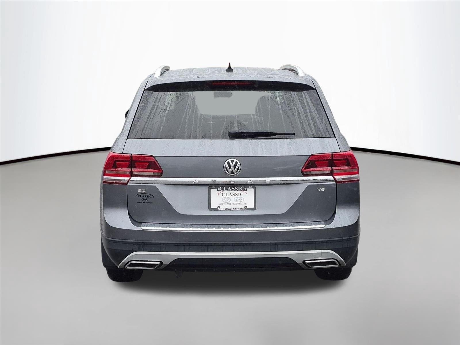 Used 2018 Platinum Gray Metallic Volkswagen 3.6L V6 SE w/Technology image 4