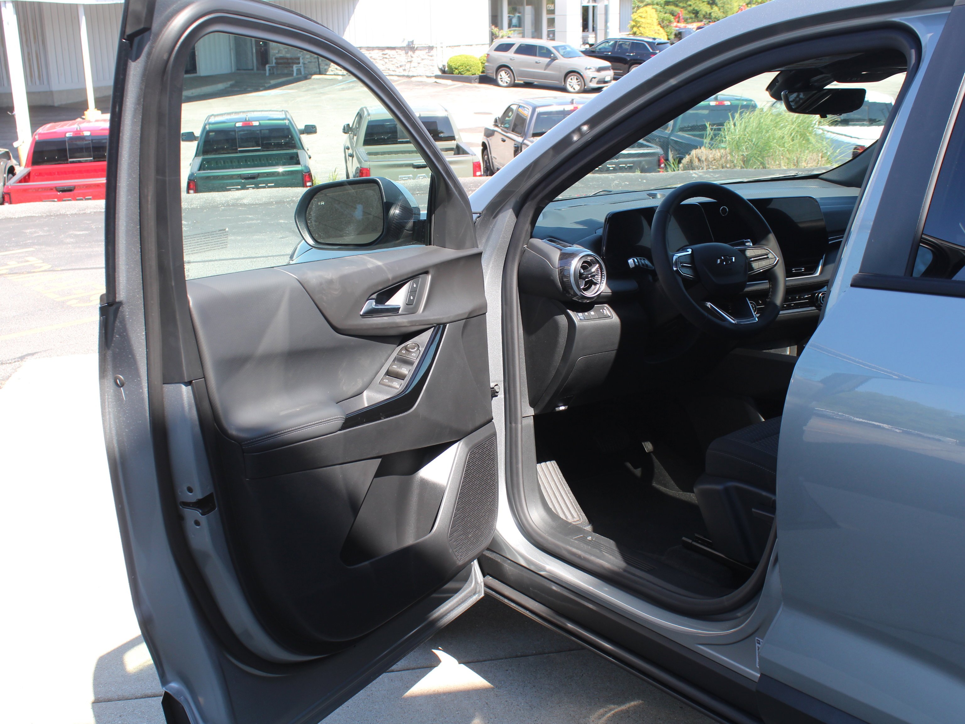 2026 Chevrolet Equinox LT - Photo 8