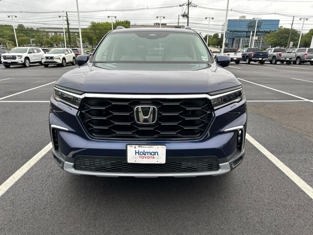 Used 2024  Honda Touring image 2