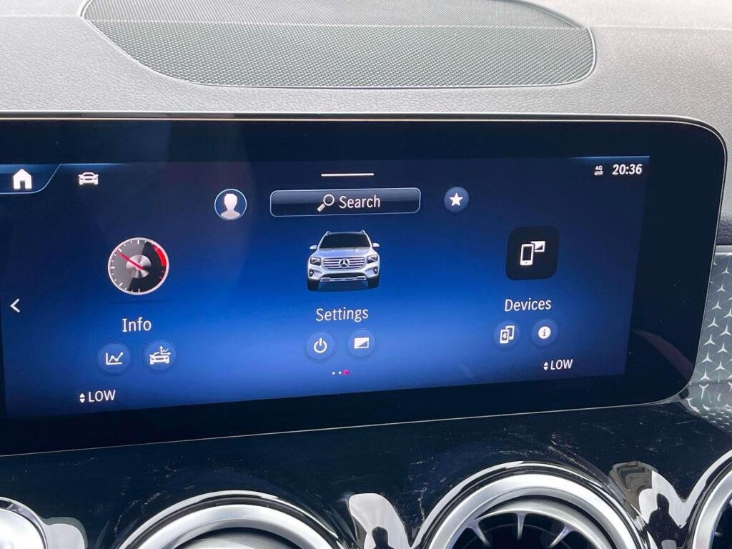 New 2026 Polar White Mercedes-Benz GLB 250 image 24