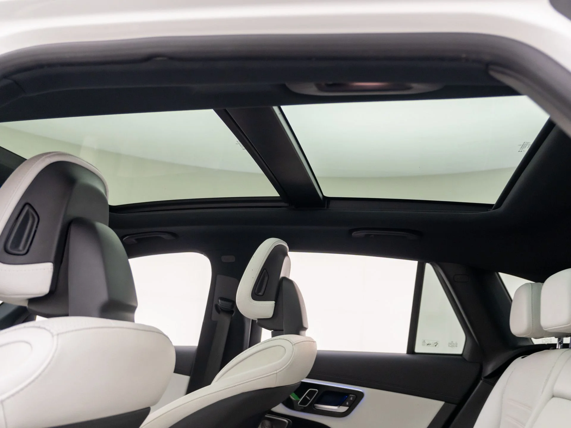 Used 2023 White Mercedes-Benz GLC 300 image 19