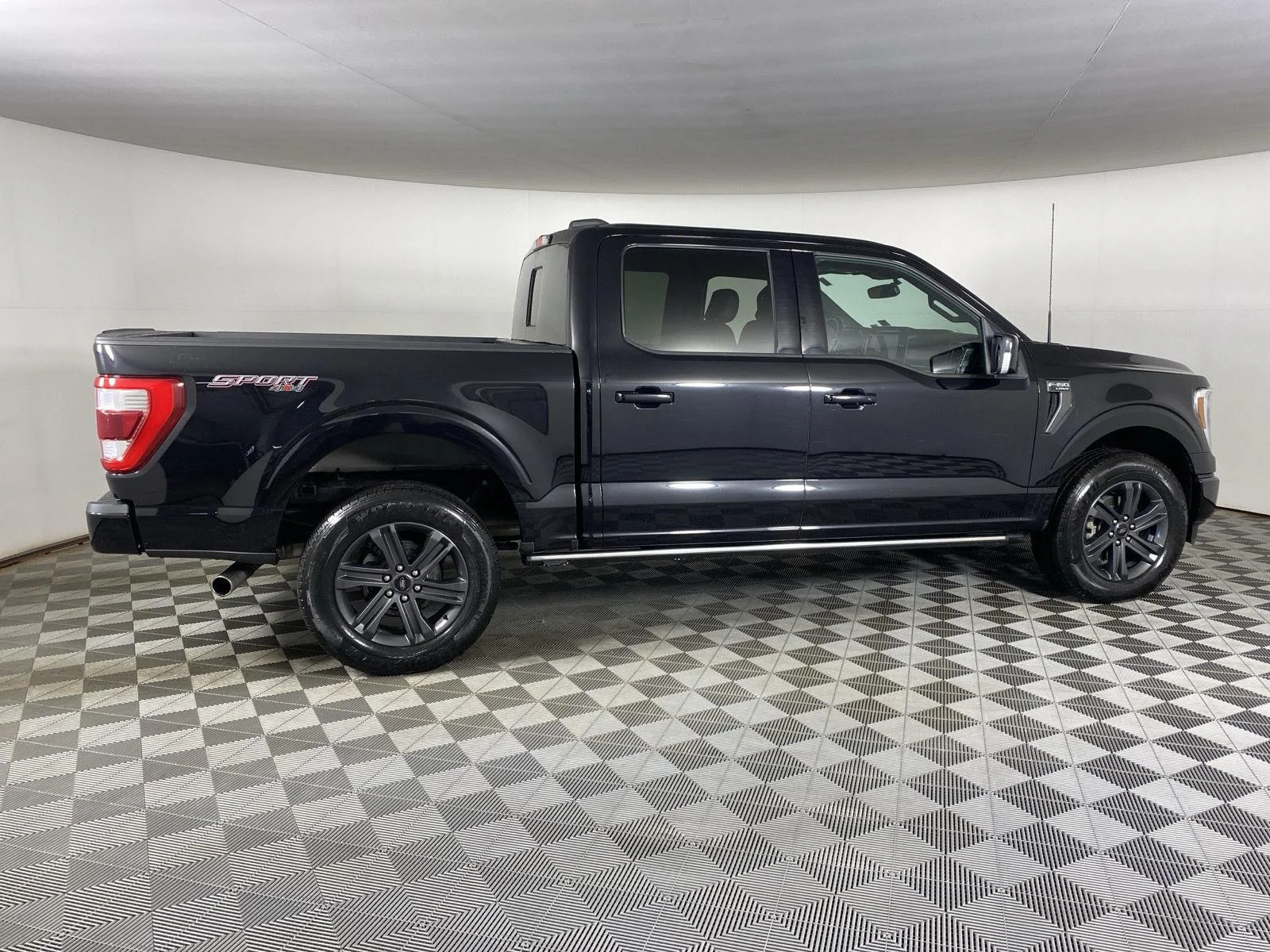 Used 2023 Agate Black Ford LARIAT image 10