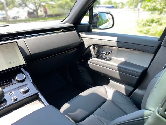Certified Used 2023 White Land Rover SE Dynamic image 11