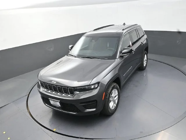 New 2026 Baltic Gray Metallic Clear-Coat Exterior Paint Jeep Laredo X image 12