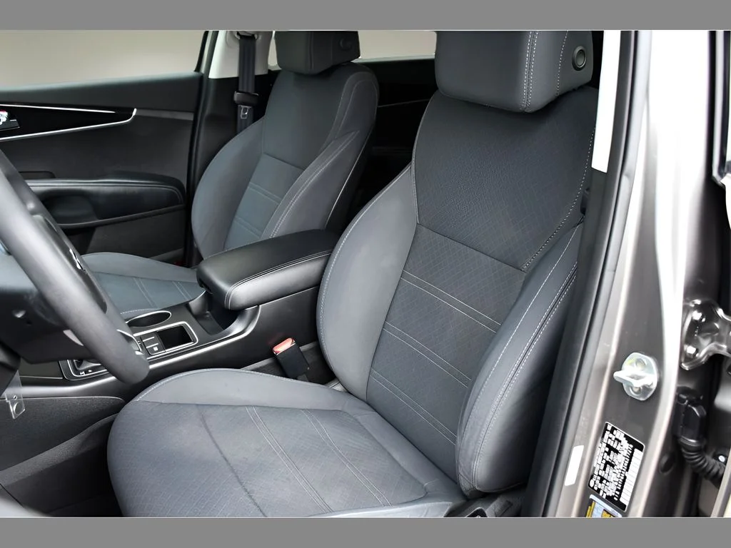 Used 2017 Titanium Silver Kia L image 14