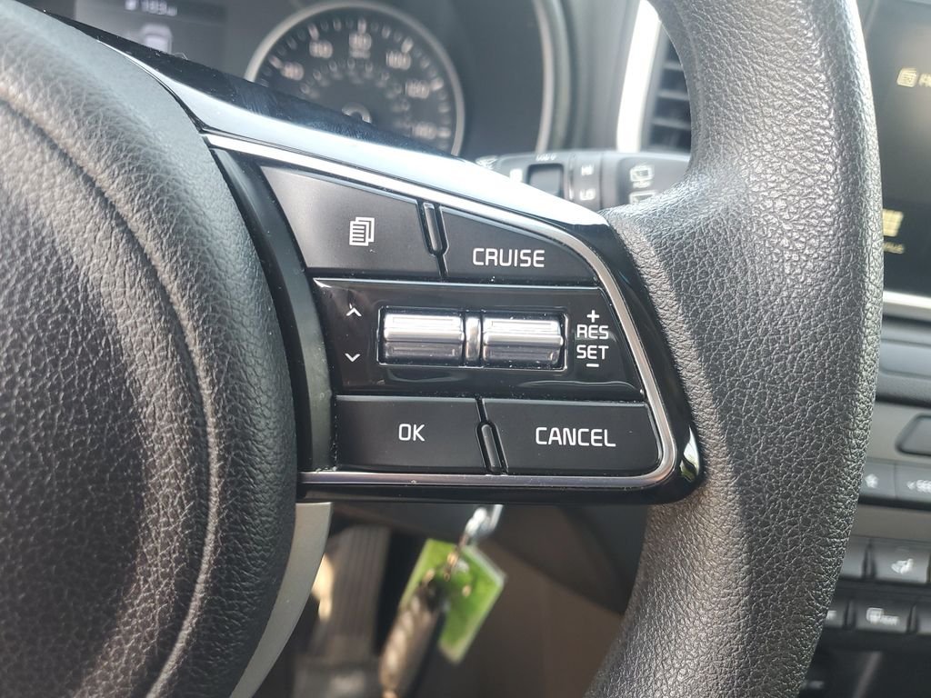 Used 2022 Snow White Pearl Kia LX image 10