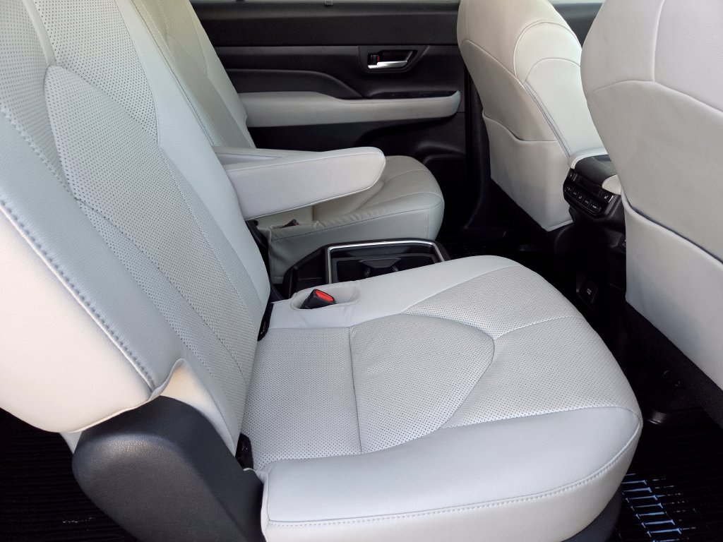 Used 2025  Toyota Limited image 20