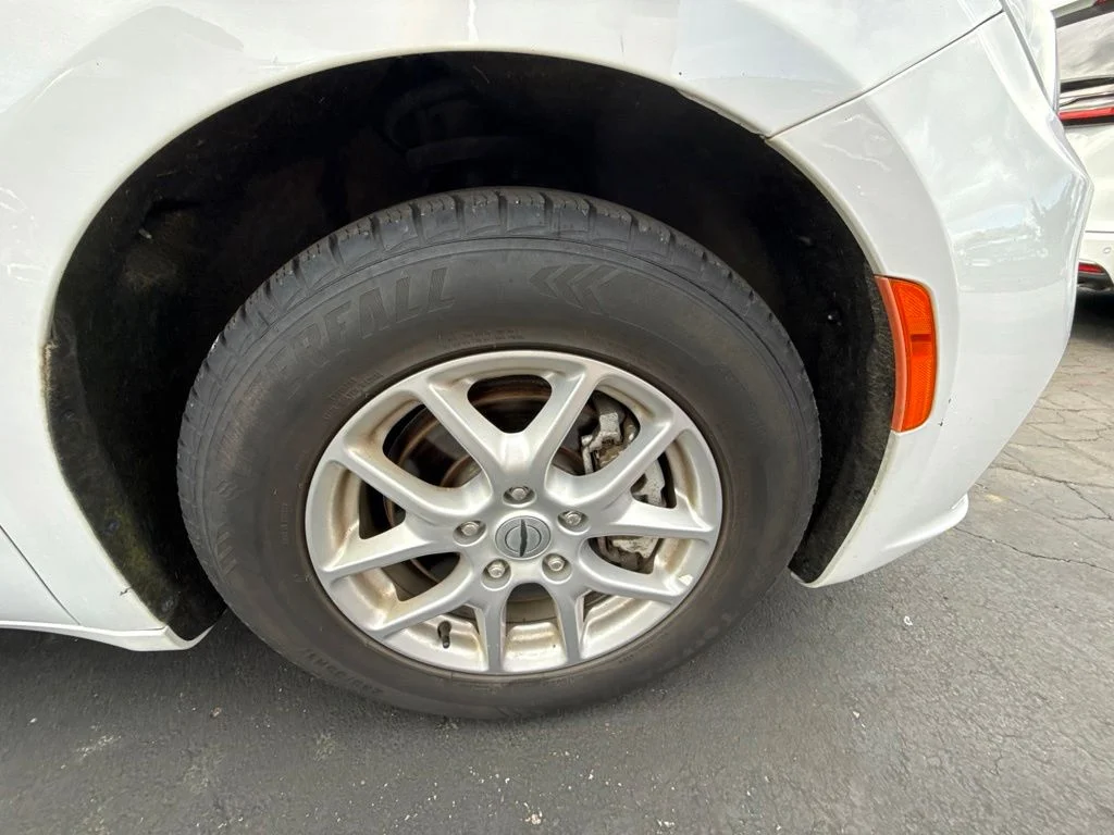 Used 2023 White Chrysler Touring L image 17