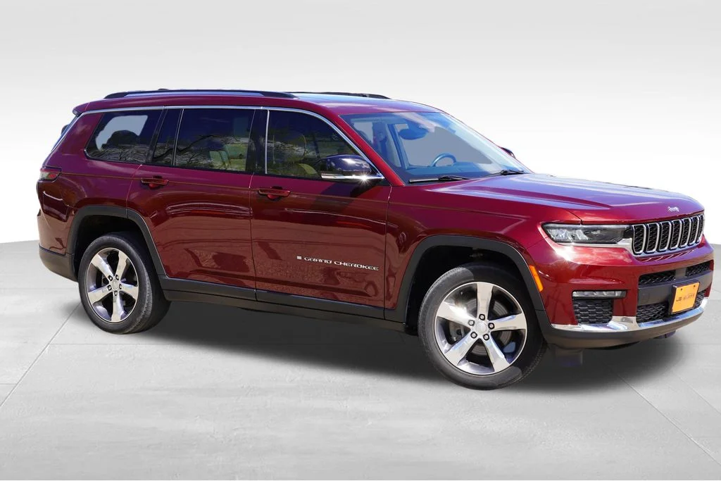 Certified Used 2022 Velvet Red Pearlcoat Jeep Limited image 2