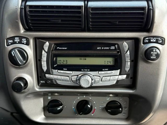 Used 2005 Black Clearcoat Ford Adrenalin image 24