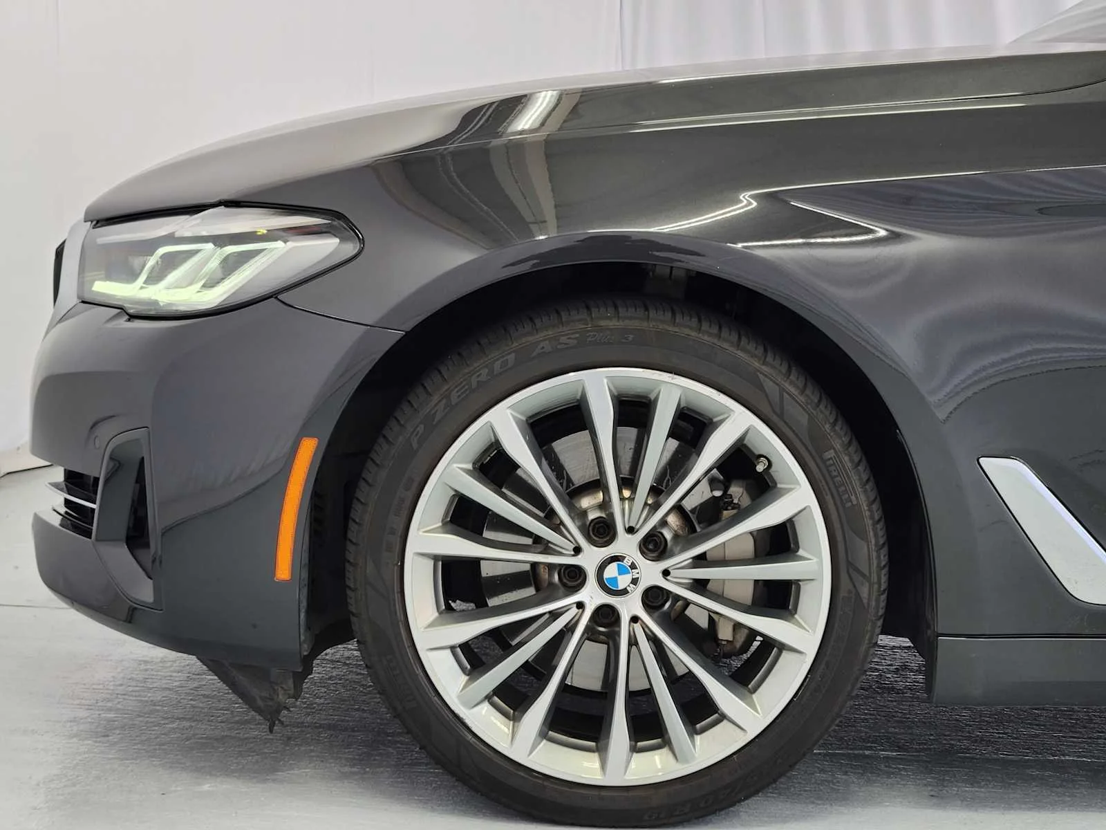 Used 2023 Dark Graphite Metallic BMW 530i image 10