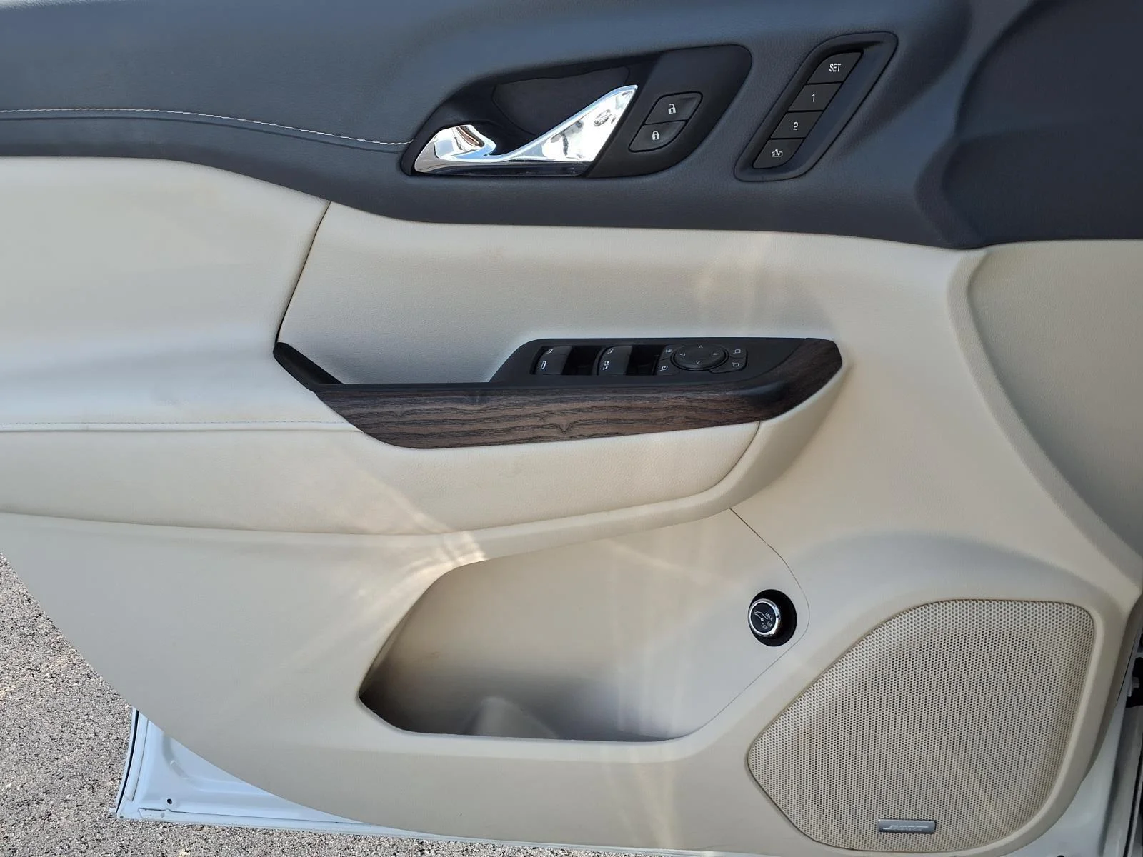 Used 2023 Summit White GMC Denali image 22