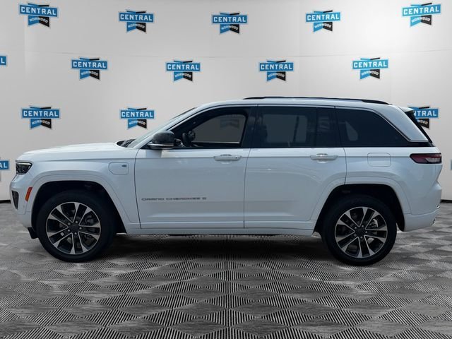 Used 2022 White Jeep Overland 4xe image 3