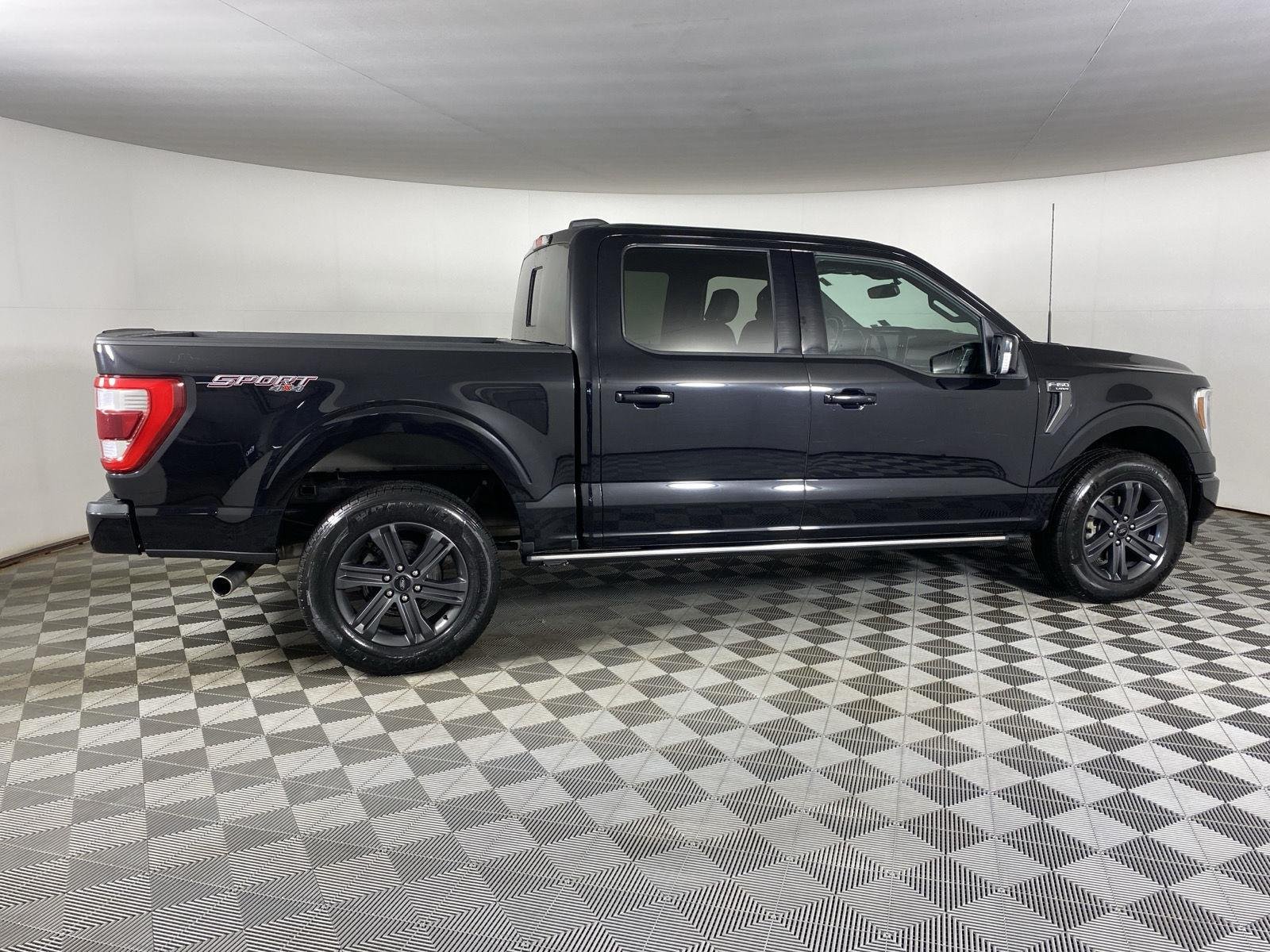 Used 2023 Agate Black Ford LARIAT image 10